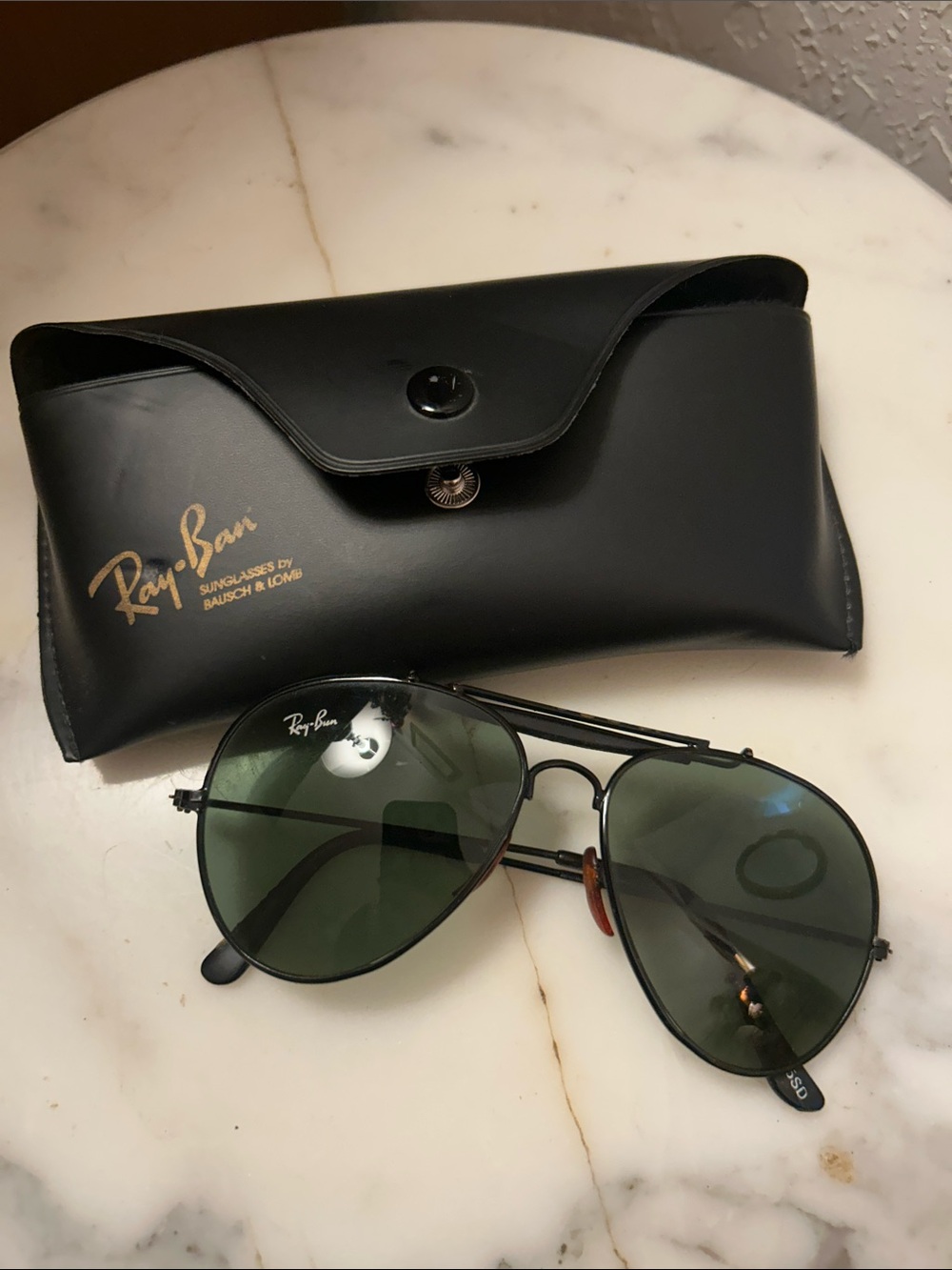 Ray-Ban Men's Black Frame Aviator Sunglasses with case.